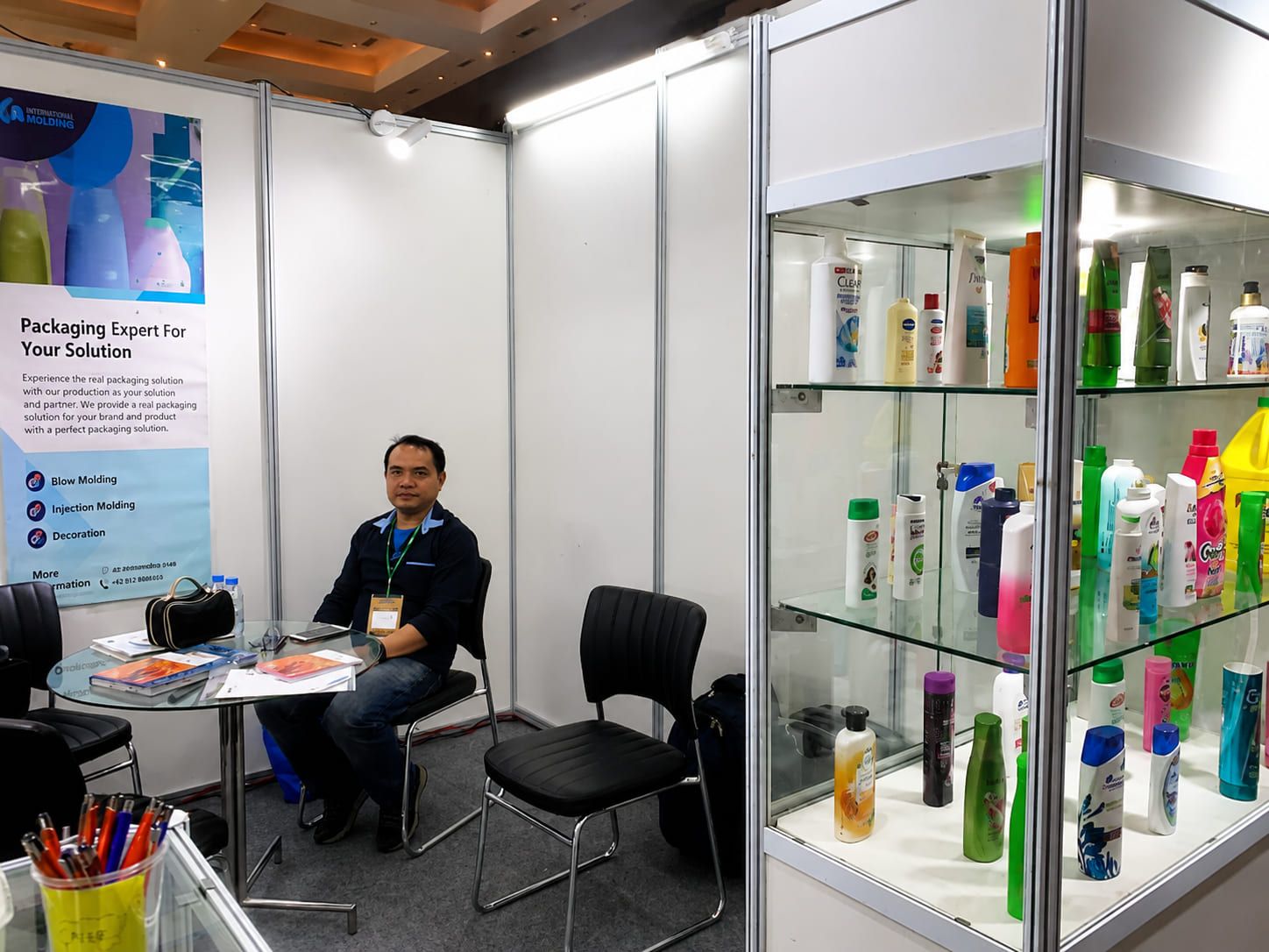 Booth International Molding di pameran kemasan